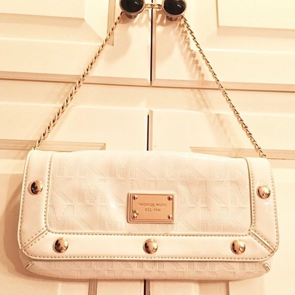▫️Michael Kors White Delancy Patent Shoulder Bag - Picture 2 of 8